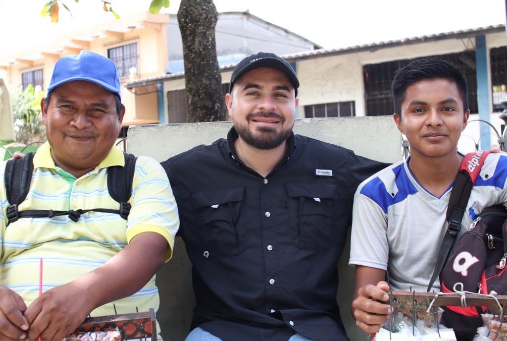gobierno-apoyara-a-joven-que-pago-bachillerato-vendiendo-dulces